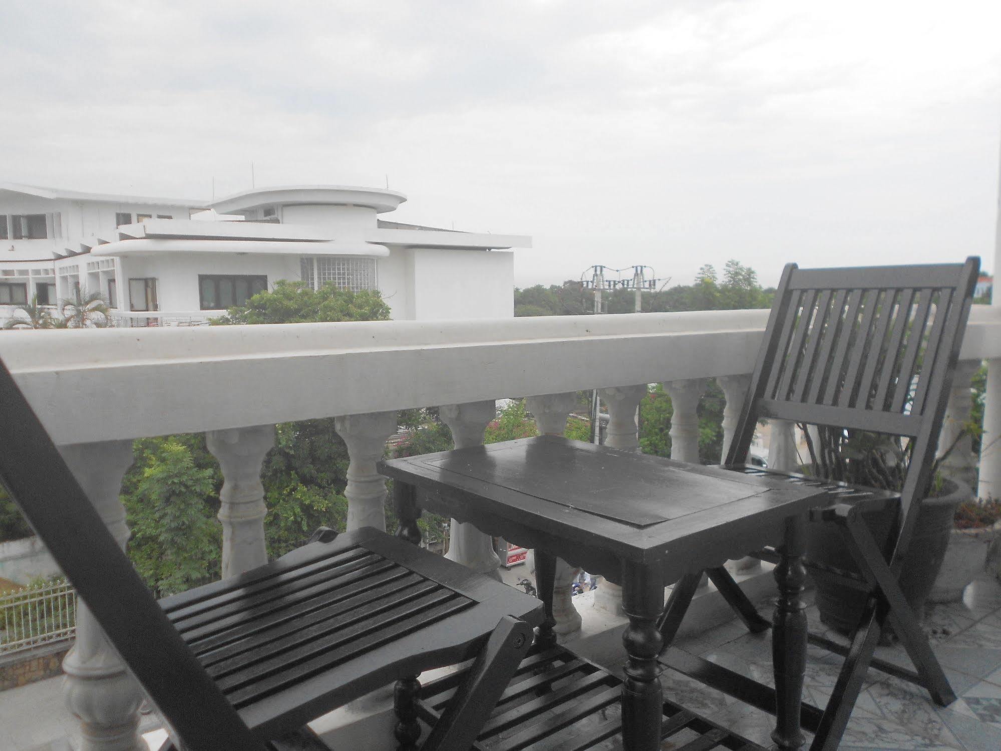 Hue Boutique Homestay Extérieur photo